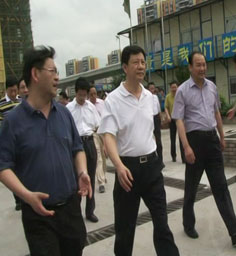 广州市市长陈建华实地考察广州中医大学金沙洲医院建设进展