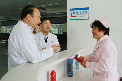 大年初七贺新春   派红包喜送祝福