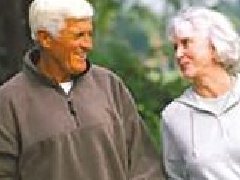 老年人健身时慎蹲马步