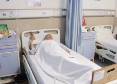 病患慕名来求医，千里寻医治骨病