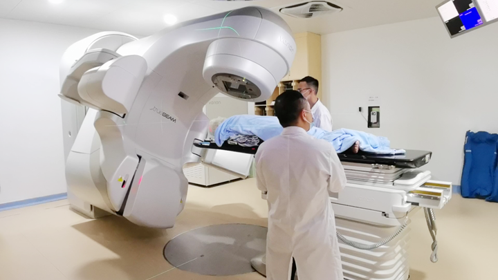 世界顶级“放疗超人”智能“锁定”肿瘤，帮助患者实现精准“打击