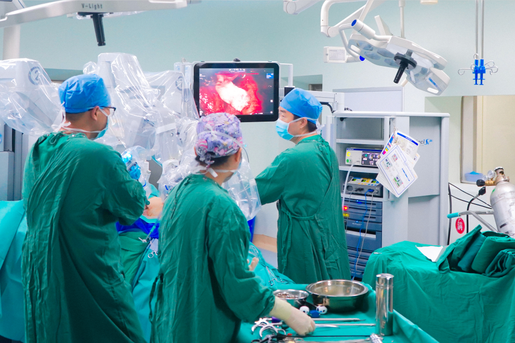 【院内新闻】我院成功开展首例达芬奇机器人胸外科手术